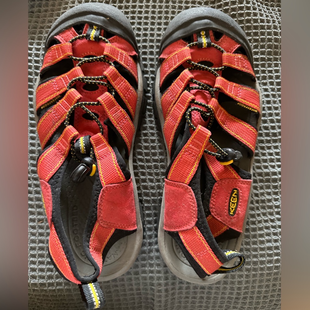 Woman’s Keen Red and Black Sandals